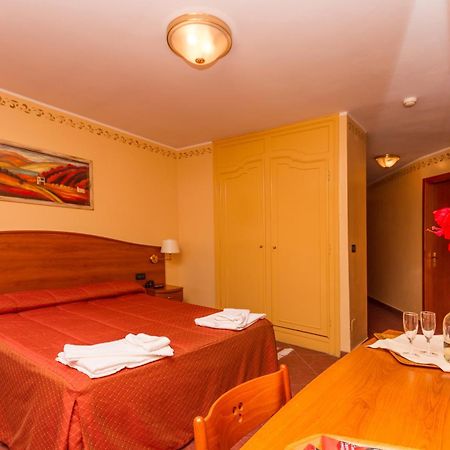 Hotel Relais Des Alpes Oulx Oda fotoğraf