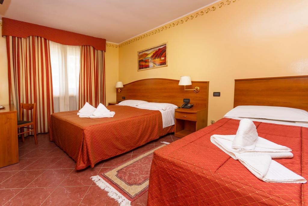 Hotel Relais Des Alpes Oulx Oda fotoğraf